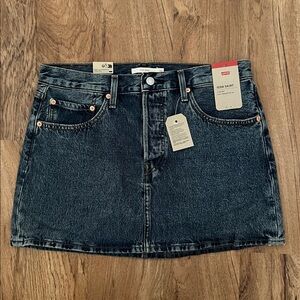 NWT Levi’s Icon Denim Skirt